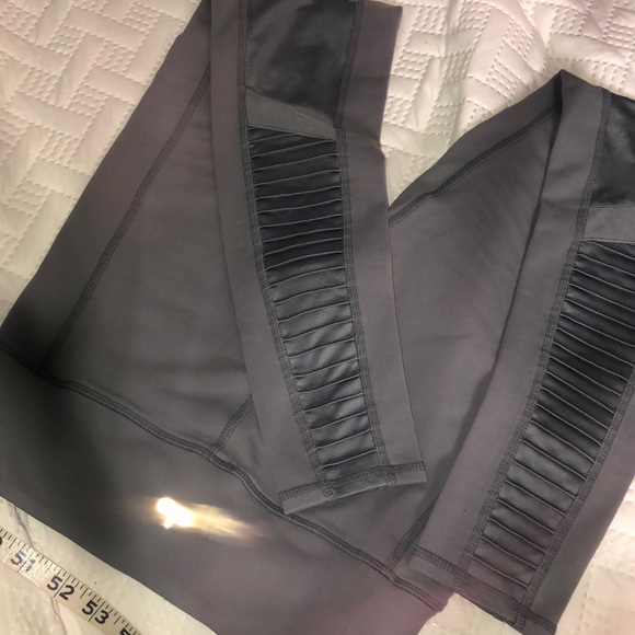 ALO Yoga Cadet Grey Moto Legging - Picture 4 of 8